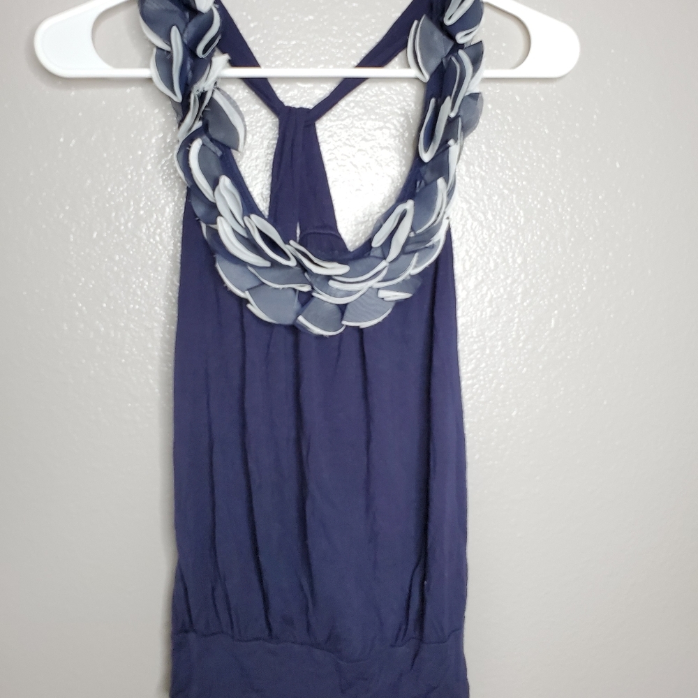 Sleeveless shirt